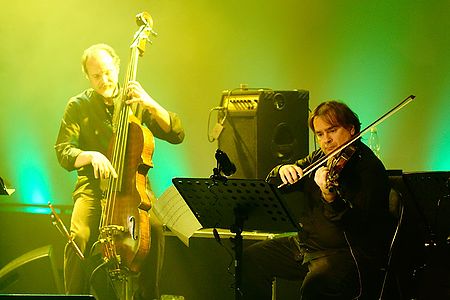 foto Trilok Gurtu z towarzyszeniem Arke String Quartet