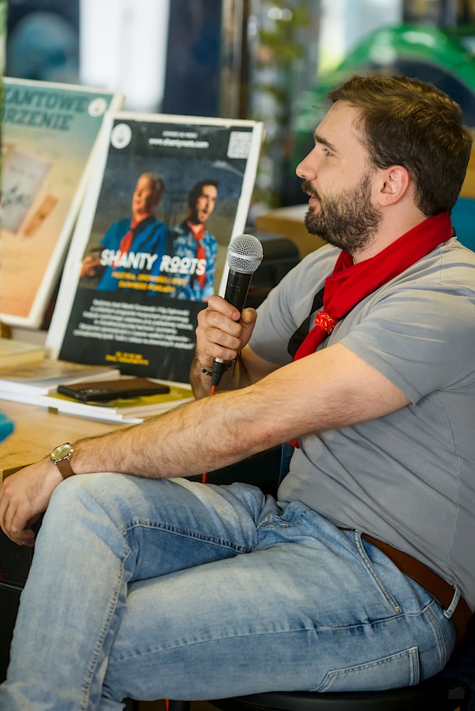 foto Sekrety szantowego zaśpiewu &mdash; spotkanie z Markiem Szurawskim i Filipem Dąbrowskim
